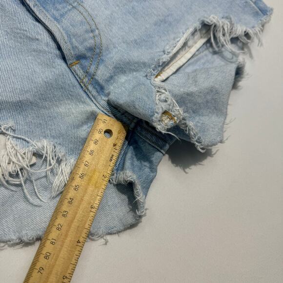 Levi's 501 Original Light Wash High-Rise Distressed Denim Shorts Women's W 24 - Picture 10 of 14